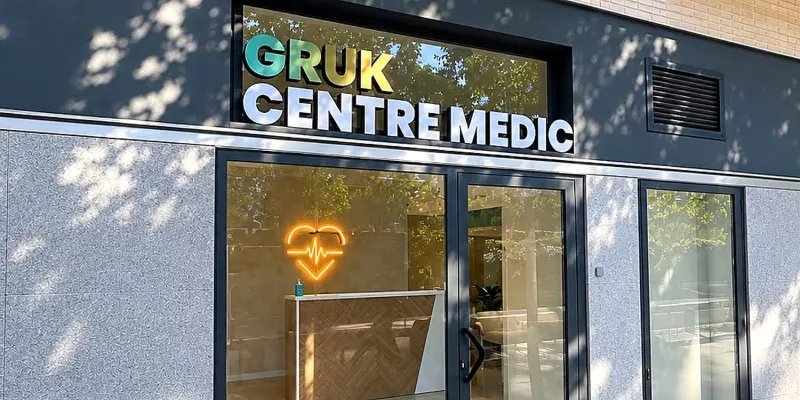Façana del GRUK Centre Mèdic, Carrer d'Anselm Clavé 64, Badalona